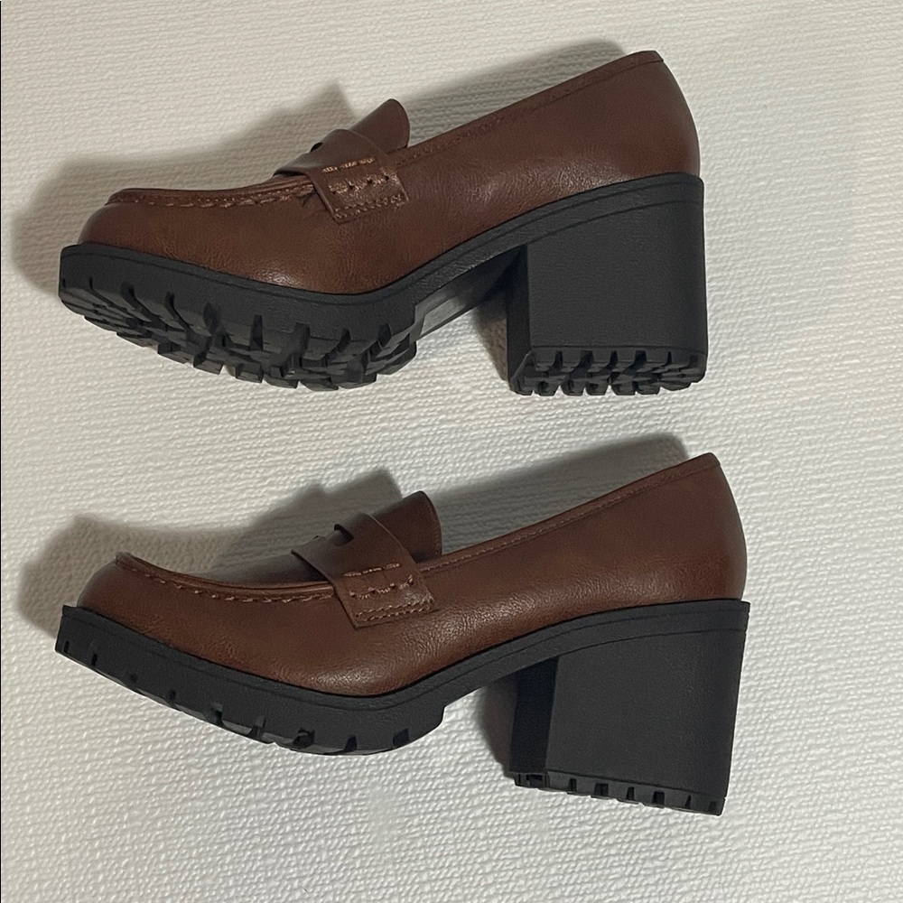 Soda Women's Chocolate Brown Loafers
Size 8M - Picture 4 of 8